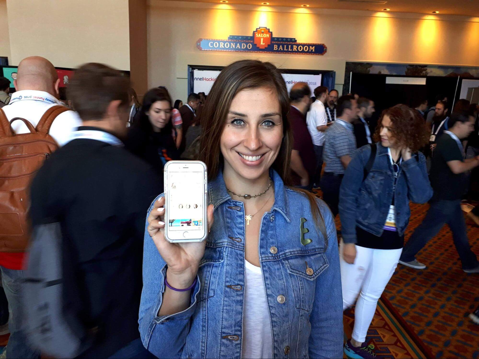 Elise Darma holding an old, cracked phone